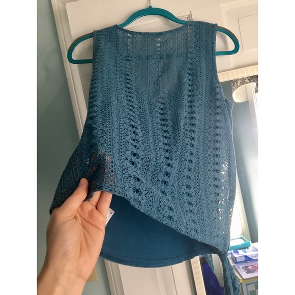 ✨ANTHROPOLOGIE TIED TANK TOP✨ - Picture 3 of 4